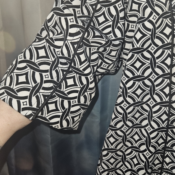 Silkland Black and White Geometric Coat - Picture 6 of 8